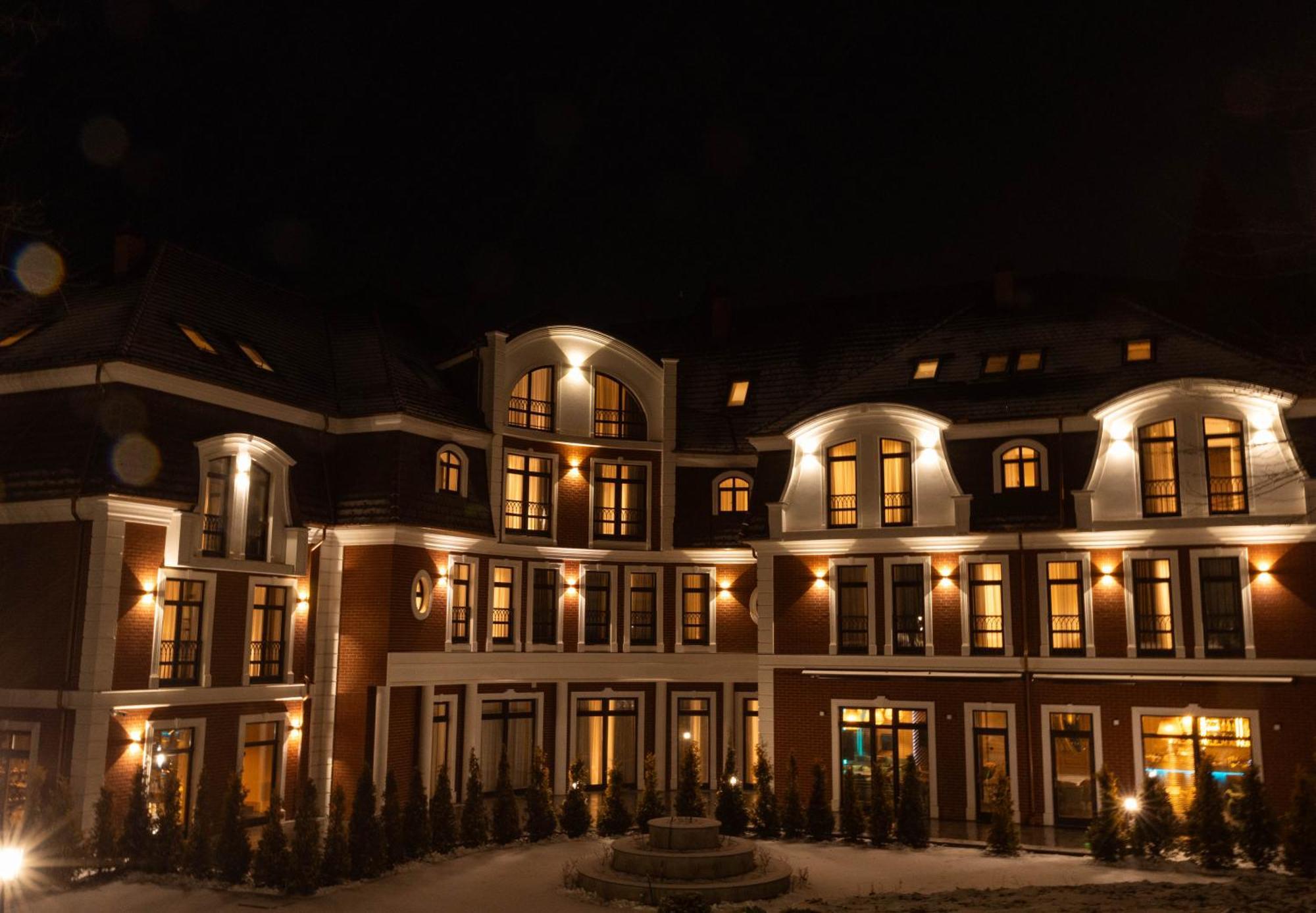 Park Hotel Bristol Uzhhorod Exterior foto