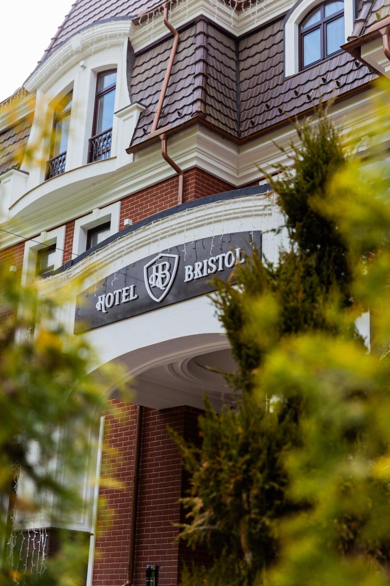 Park Hotel Bristol Uzhhorod Exterior foto