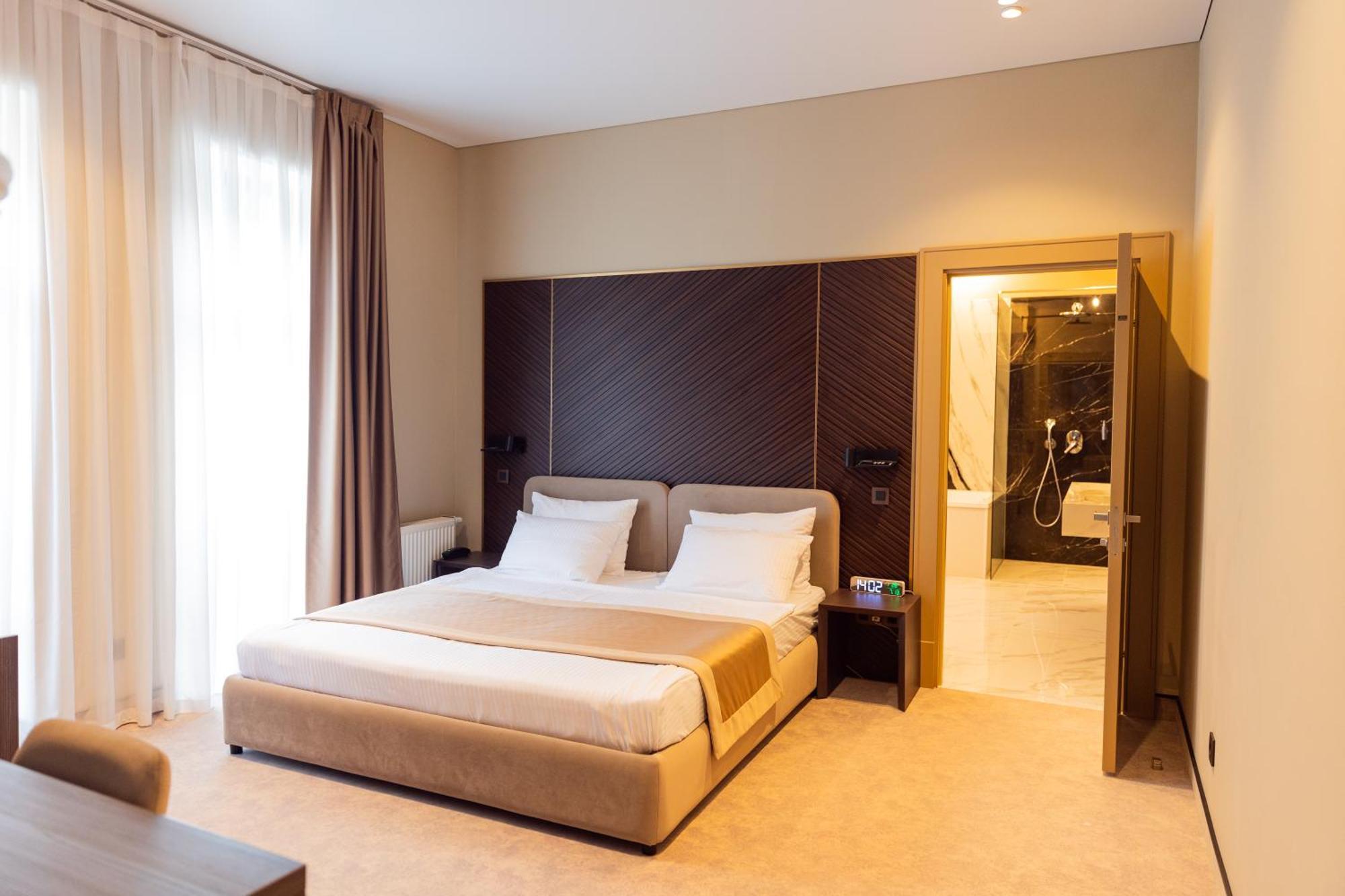 Park Hotel Bristol Uzhhorod Exterior foto