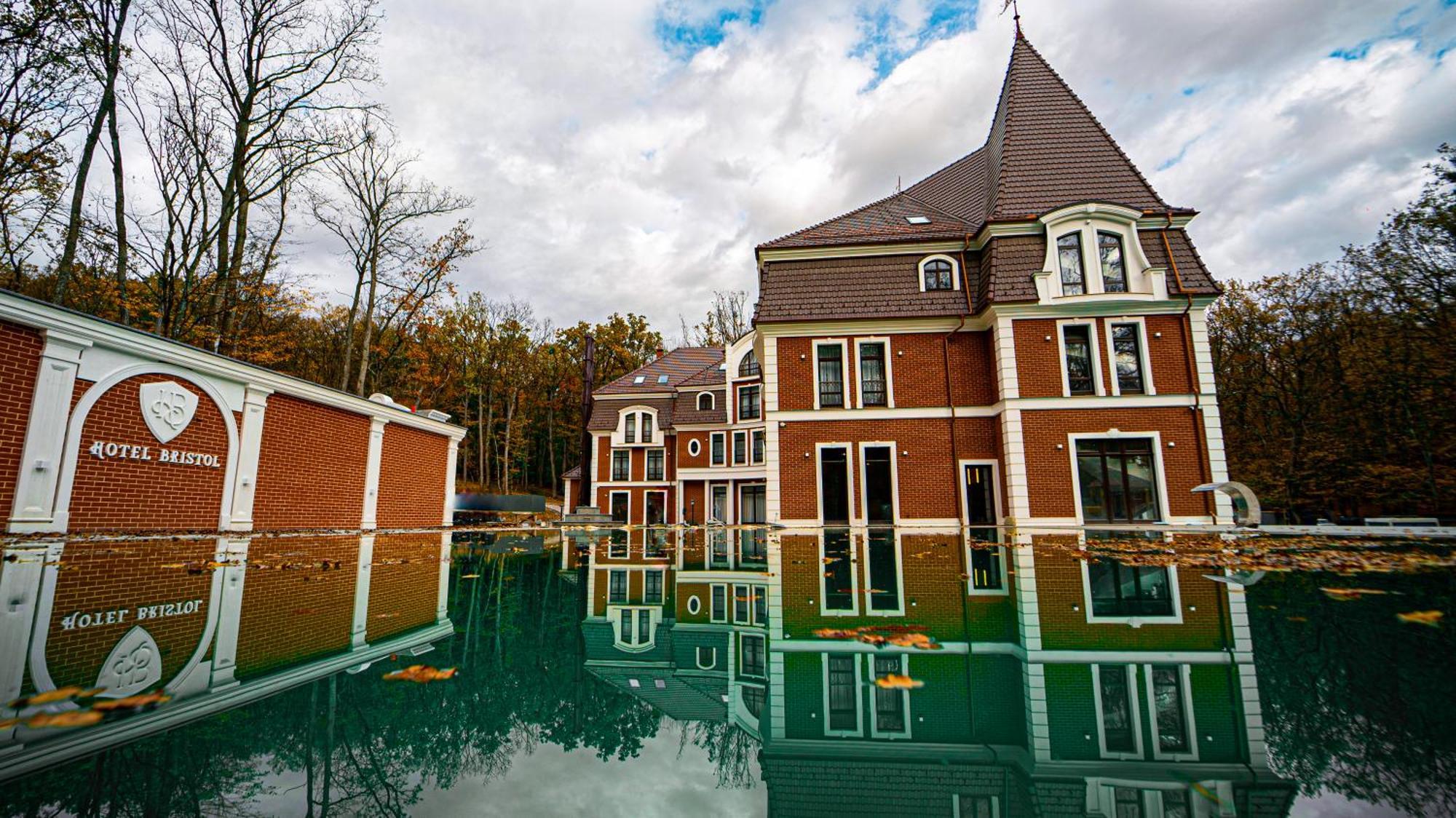 Park Hotel Bristol Uzhhorod Exterior foto