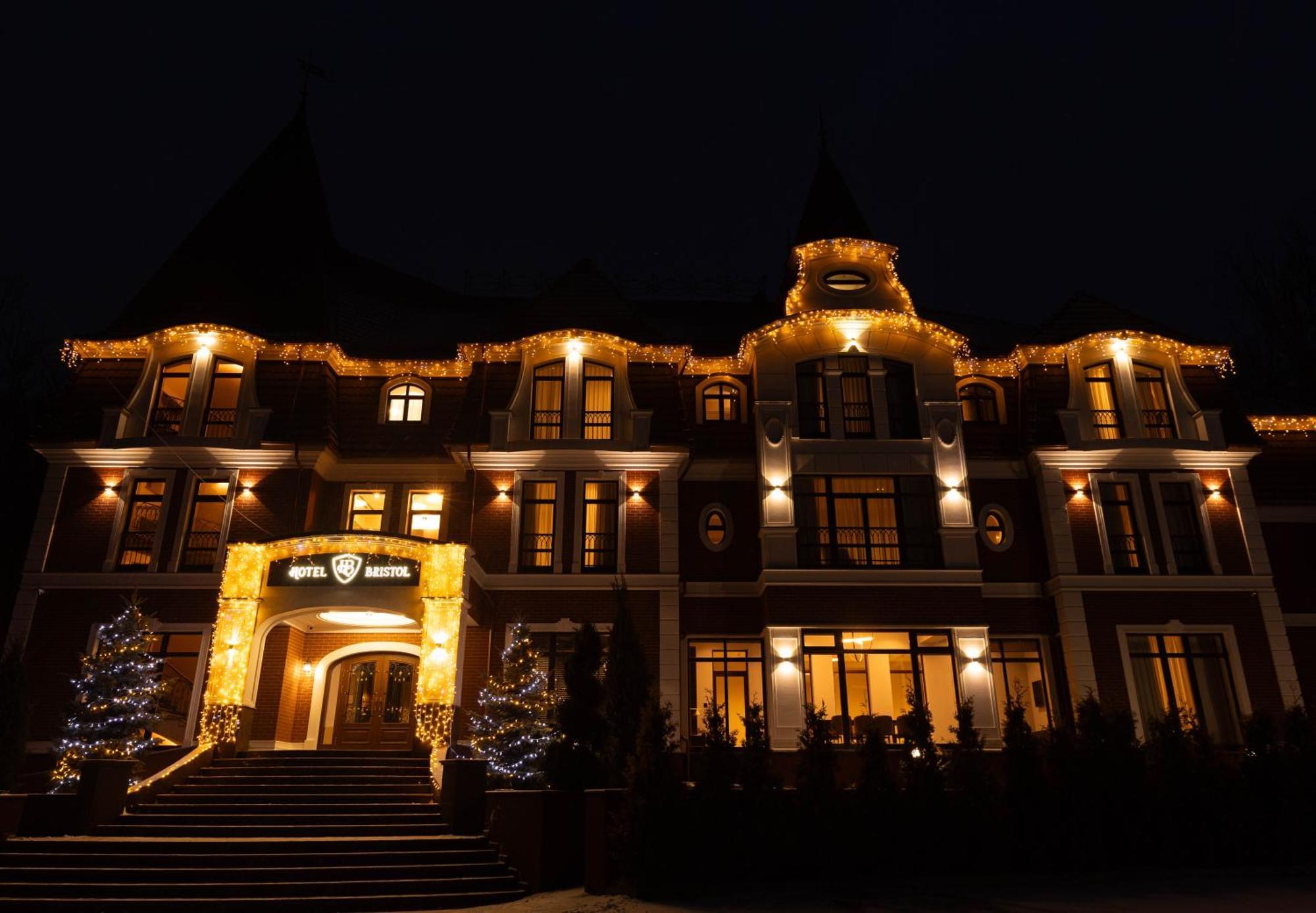 Park Hotel Bristol Uzhhorod Exterior foto