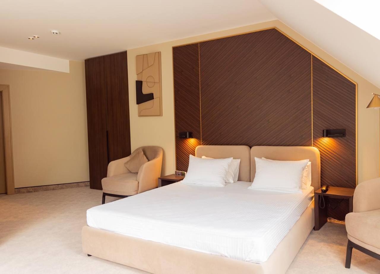 Park Hotel Bristol Uzhhorod Exterior foto